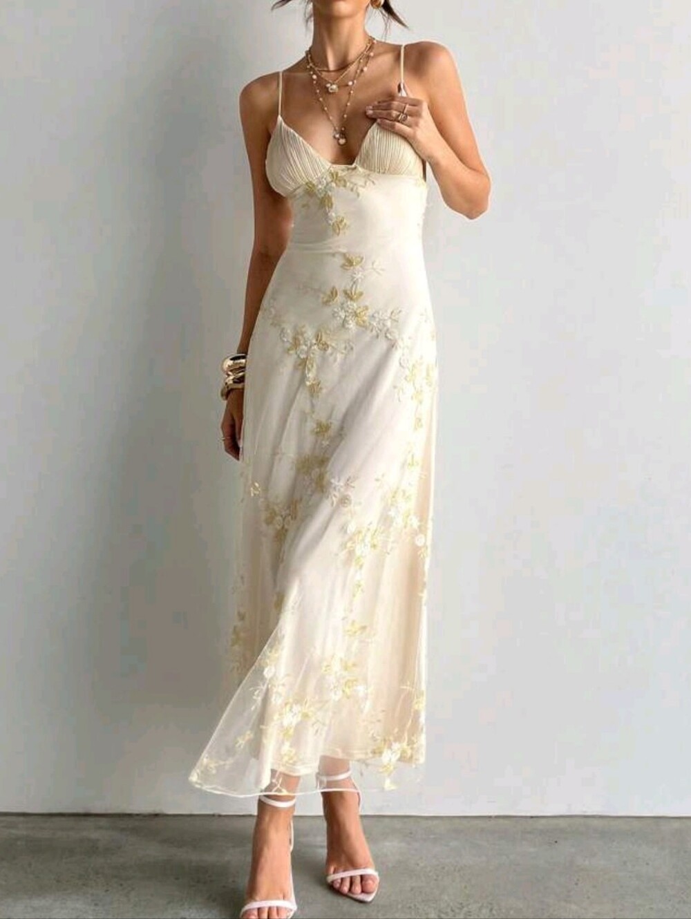 Women's White Floral Elegant Party Maxi Dress, Deep V Ruched Bust Embroidered - Picture 8 of 8
